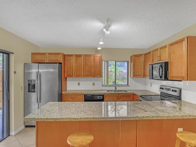 Building Photo - 4095 Palm Bay Cir