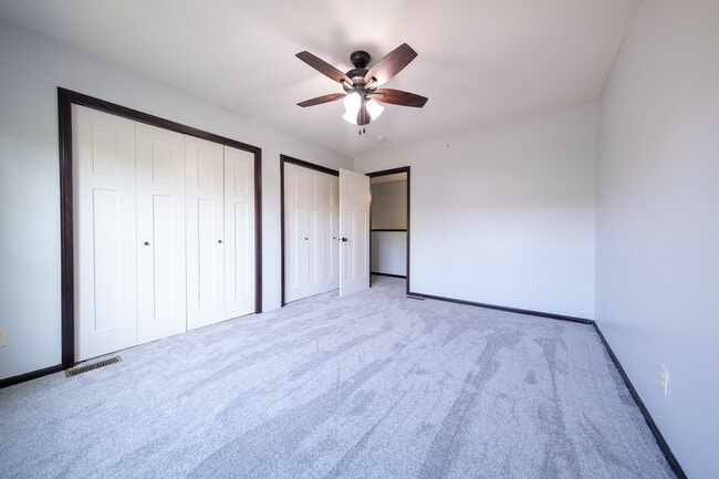 Building Photo - 2638 Vierling Dr E
