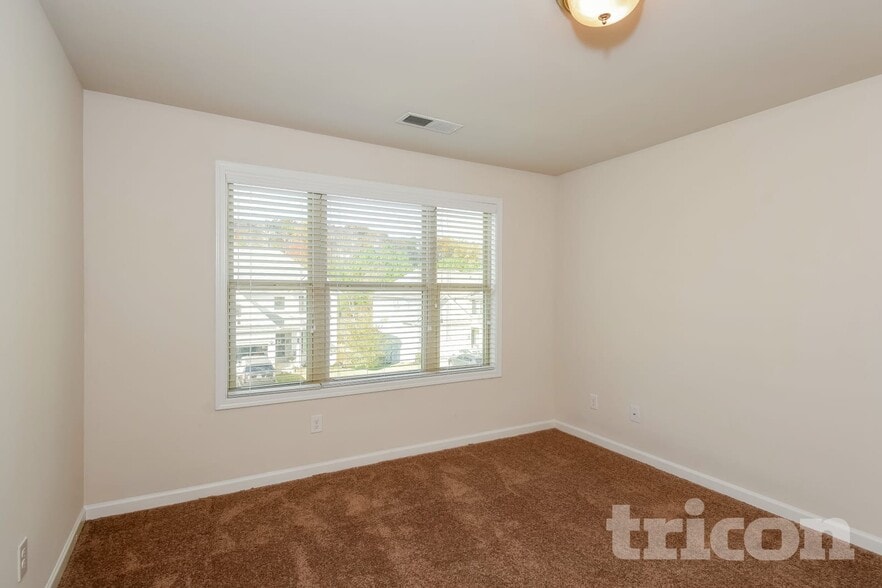 Building Photo - 303 Ireland Ln