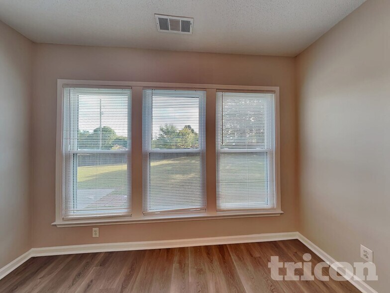 Building Photo - 1672 Woodsford Rd