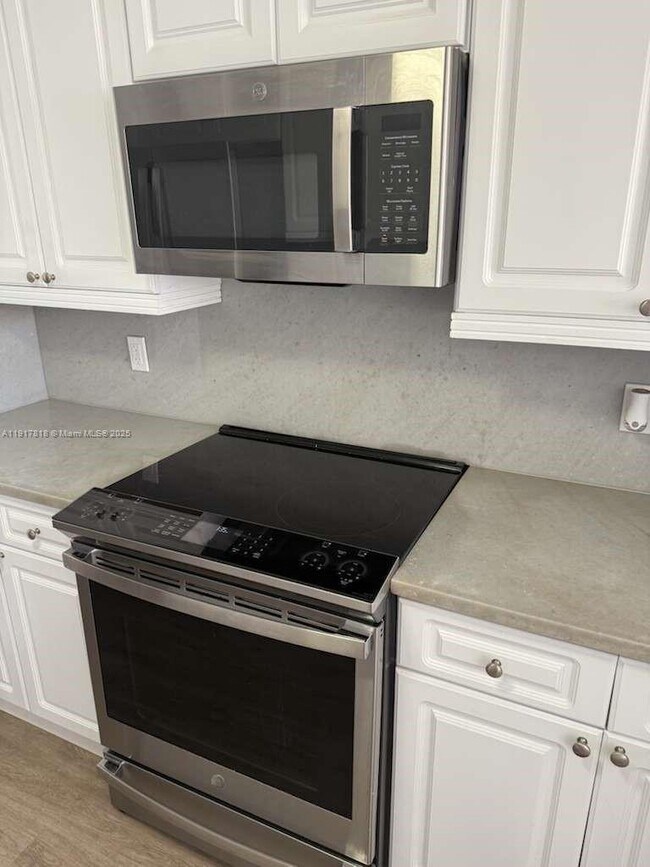 Building Photo - 13001 SW 15th Ct