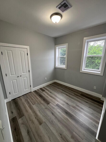 186 Hawthorne Ave 3R - 184 Hawthorne Ave