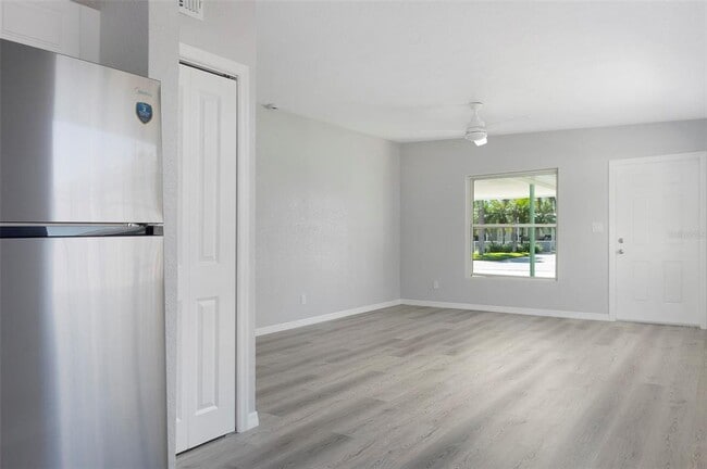 Building Photo - 304 E Madeira Ave