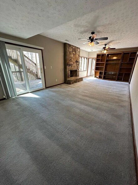 Building Photo - 194 Millbrook Farm Rd