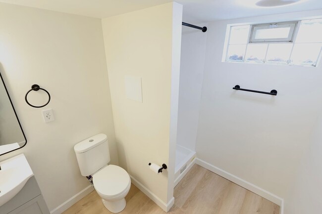 Building Photo - 843 Davies Ave