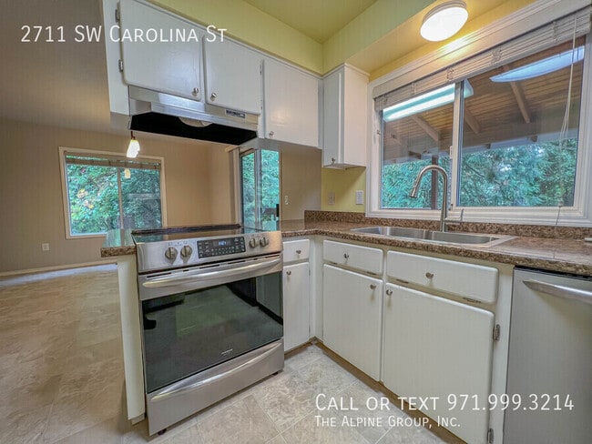 Building Photo - 2711 SW Carolina St