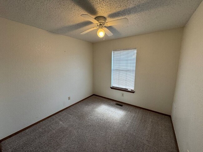 Building Photo - 8401 Woodhue Dr