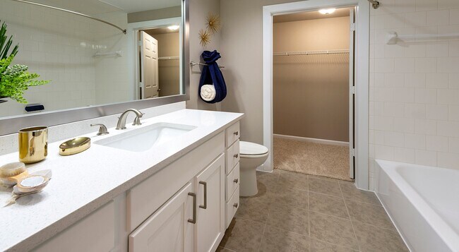 Building Photo - Spacious Floor Plans & Premium Amenities Await