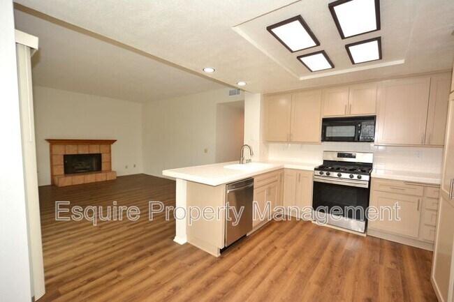 Building Photo - 1610 Oneida Pl