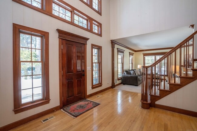 Building Photo - 3 Eton Pl