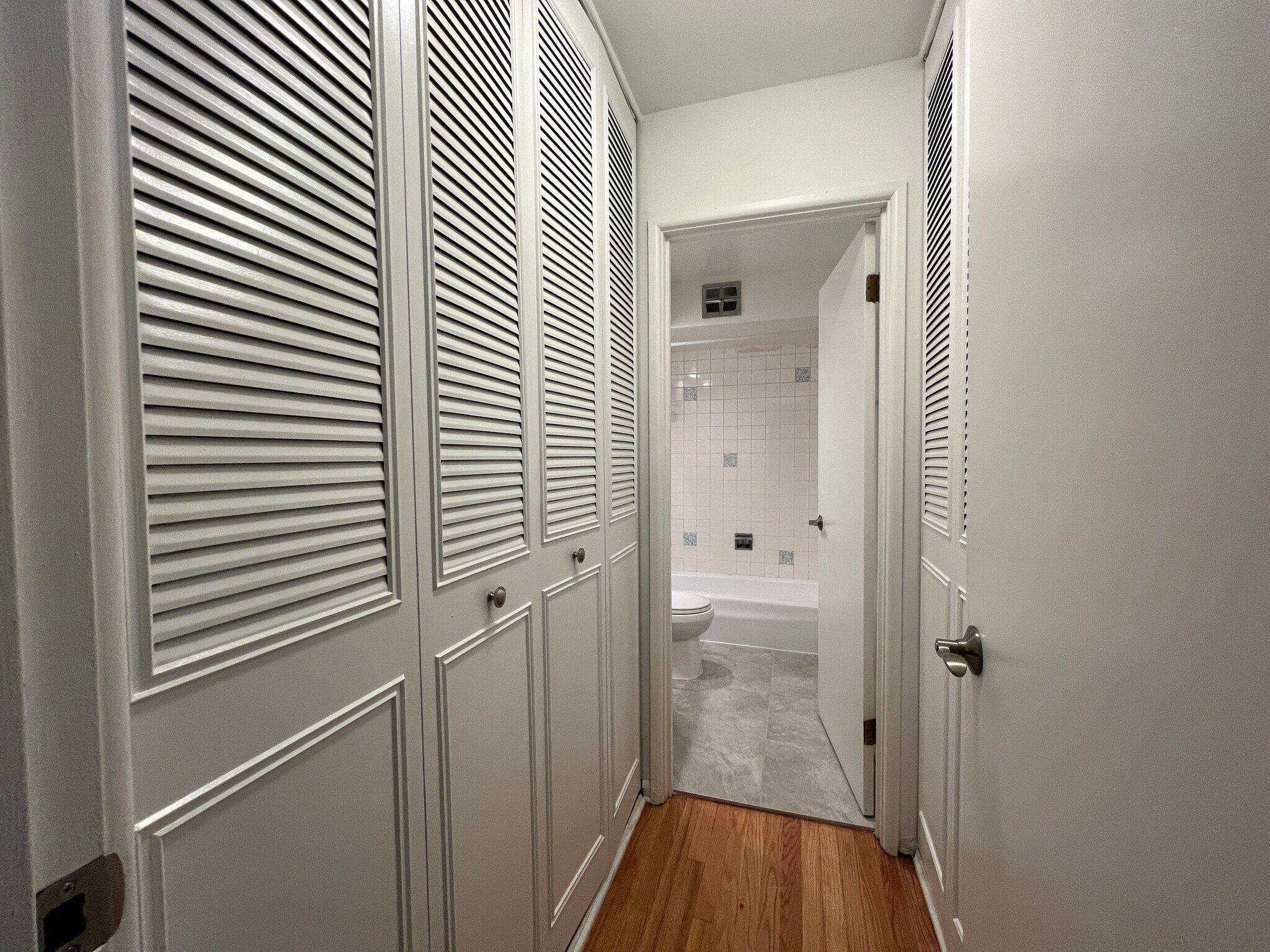 Building Photo - 516 W Melrose St