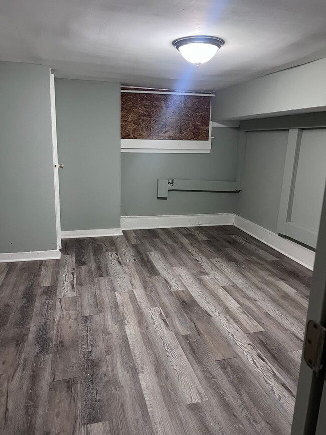 Building Photo - Fully Renovated 2-Bedroom Home in the Hear...