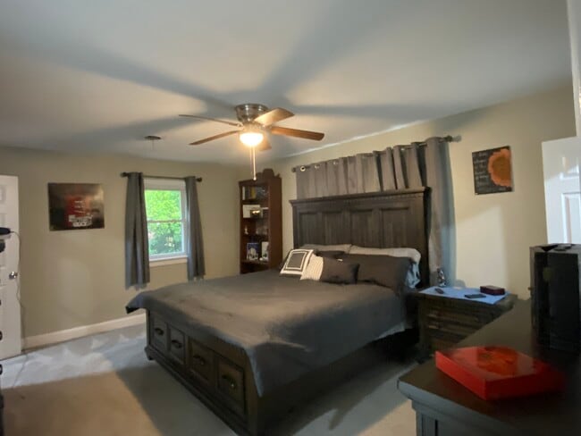 Building Photo - 6425 Sedgefield Dr