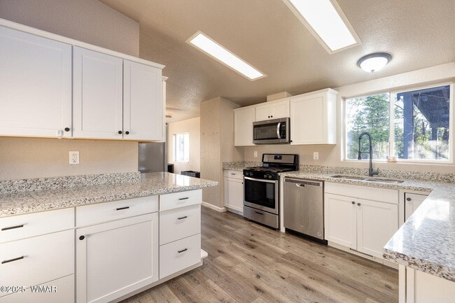 Building Photo - 430 Timber Ridge Loop