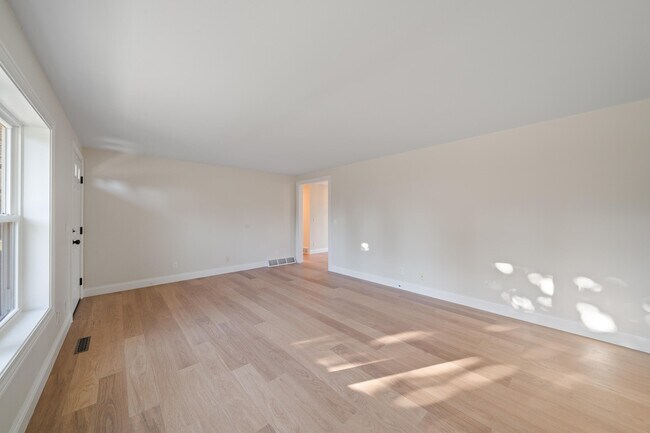 Building Photo - 1018 Bonnie Brae Ln