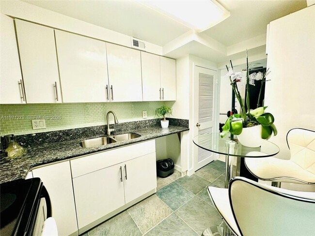 Building Photo - 301 Golden Isles Dr