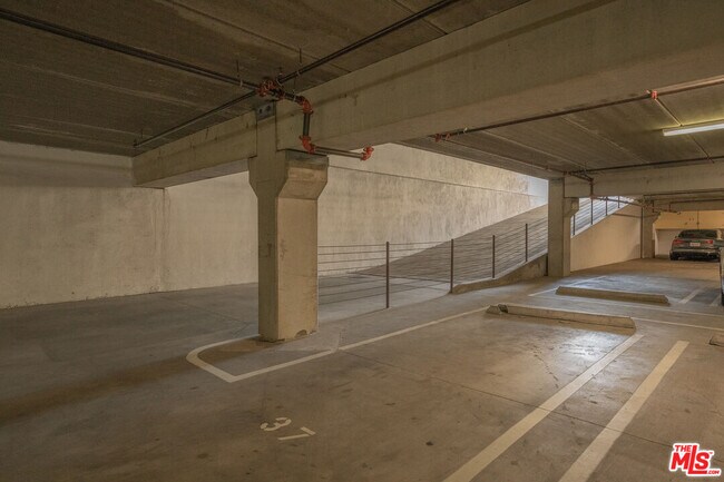 Building Photo - 626 E Orange Grove Ave