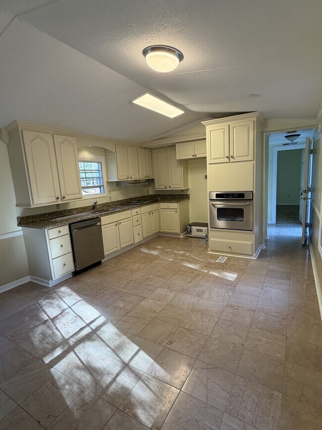 Building Photo - 5808 Applewhite Rd