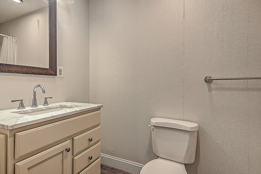 Building Photo - 208 Dean St