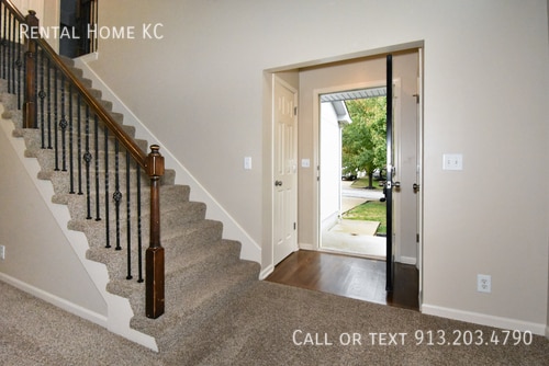 Building Photo - 14807 Robinson St