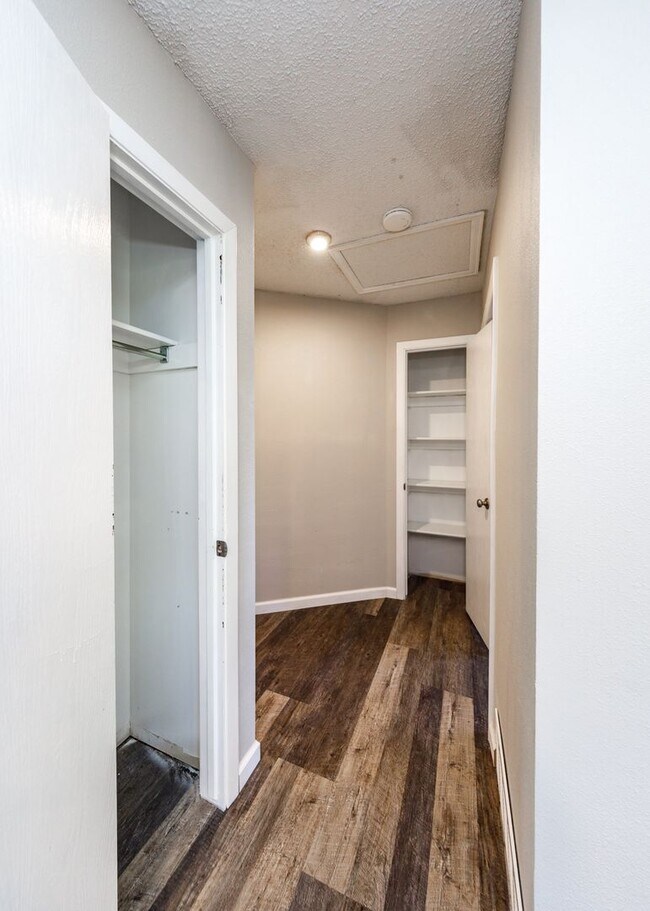 Building Photo - Charming 3 Bed Home Centrally located, Lar...