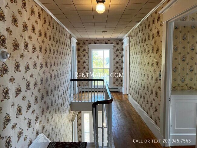 Building Photo - 92 Main Rd N