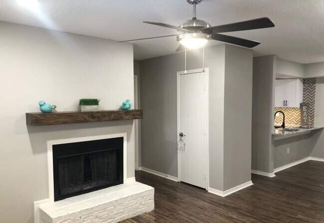Building Photo - 1 bedroom in Hurst TX 76053