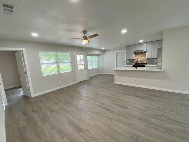 Building Photo - 9605 Newfoundland Cir