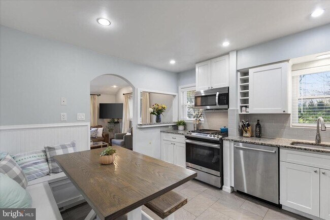 Building Photo - 7203 Arthur Dr