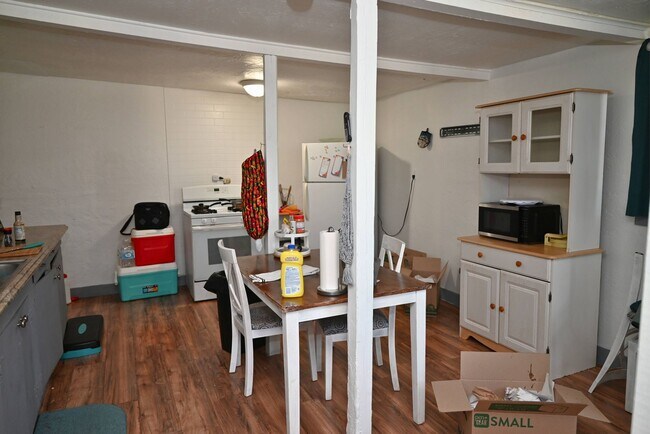 Building Photo - Charming 3 Bed 1 Bath in Hospital District