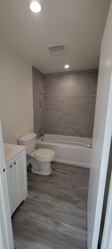 Building Photo - 14607 Gilmore St