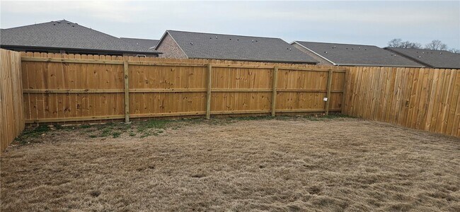 Building Photo - 521 NW 69th Ave