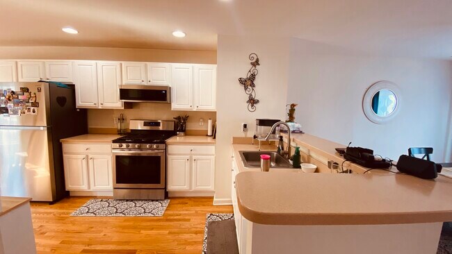 Building Photo - 701 Sienna Dr