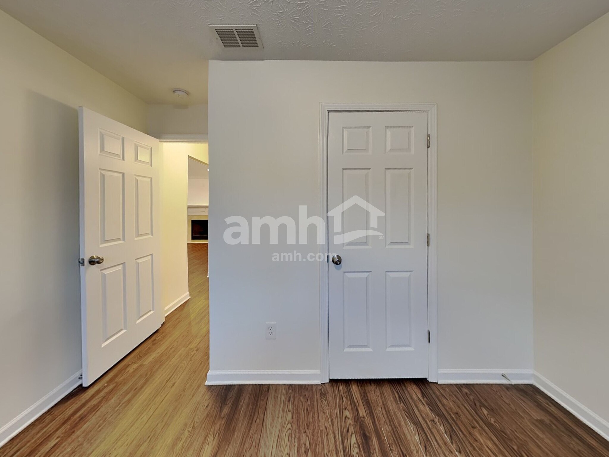 Building Photo - 910 Harbins View Dr