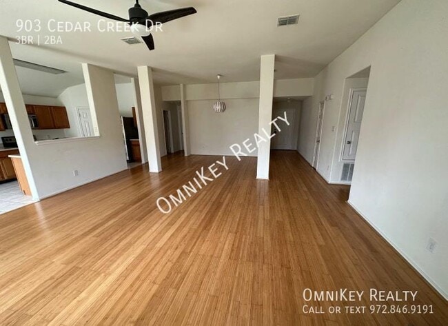 Building Photo - 903 Cedar Creek Dr