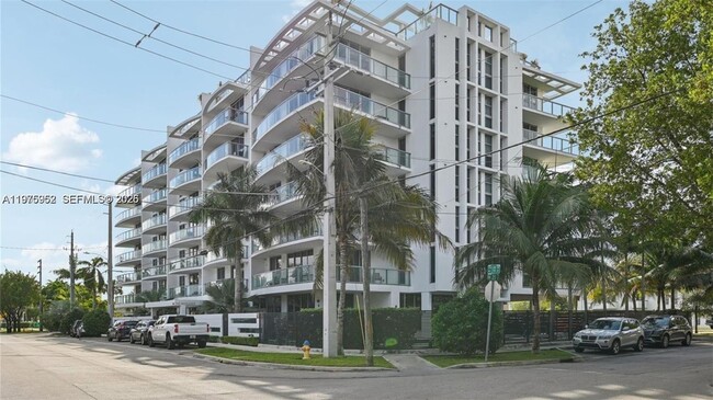 Building Photo - 13800 Highland Dr