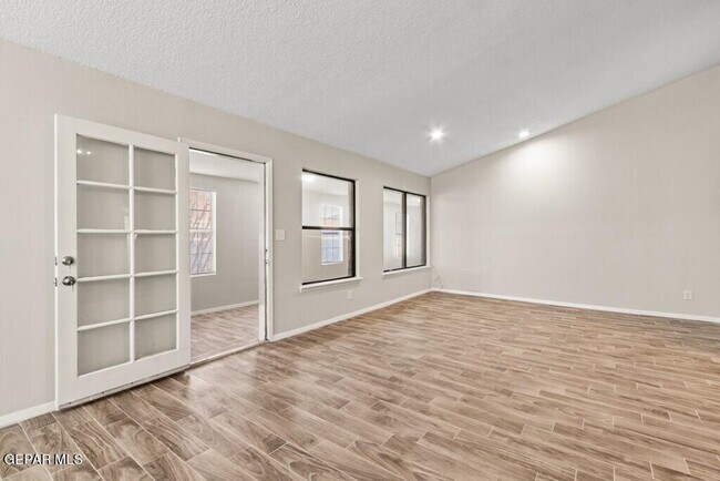 Building Photo - 4528 R L Shoemaker Dr