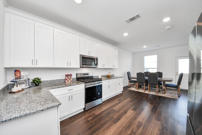 Building Photo - 25927 Chicory Dr