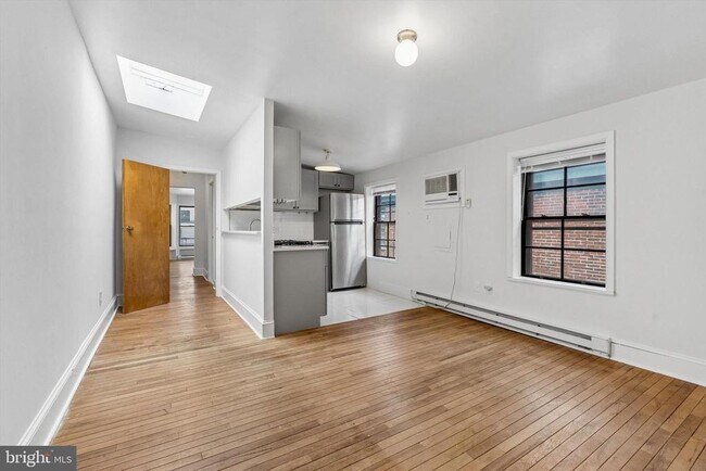 Building Photo - 2105 Green St