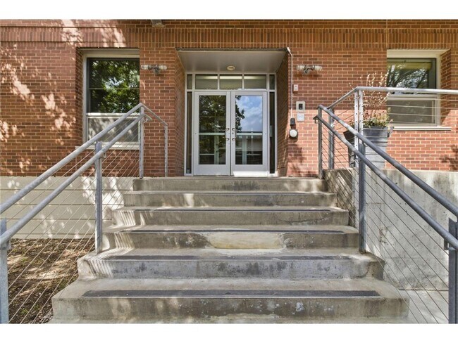 Building Photo - 710 N 4th St
