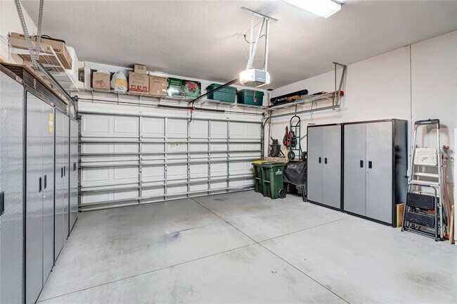 Building Photo - 2500 Castle Pines St