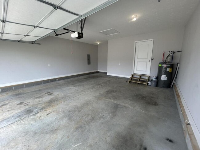 Building Photo - 482 Labrador Dr