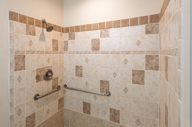 Building Photo - Updated 2BR Townhome Near Clayton State with Fenced Yard