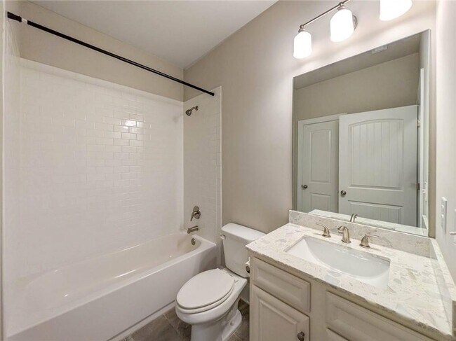 Building Photo - 2276 Caledonia Dr SE