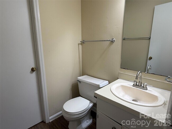 Building Photo - 2220 Laburnum Ave