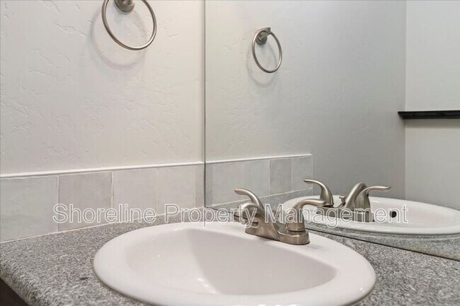 Building Photo - 2607 Lancaster Dr