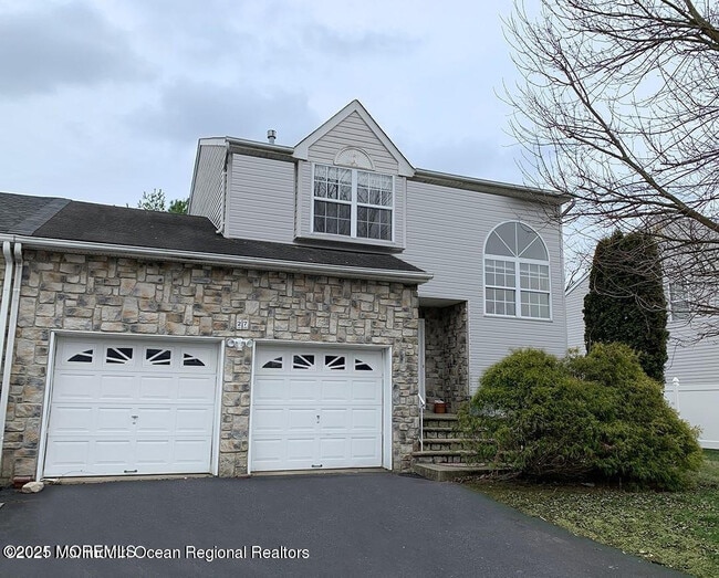 Primary Photo - 27 Barn Swallow Blvd