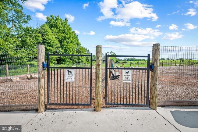 Building Photo - 64 Grant St