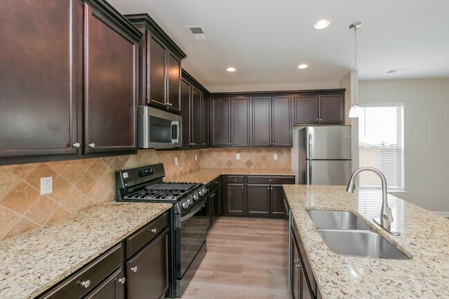 Building Photo - 2913 Warwick Ct