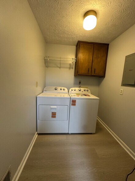 Building Photo - 4304 Riverside Dr SW